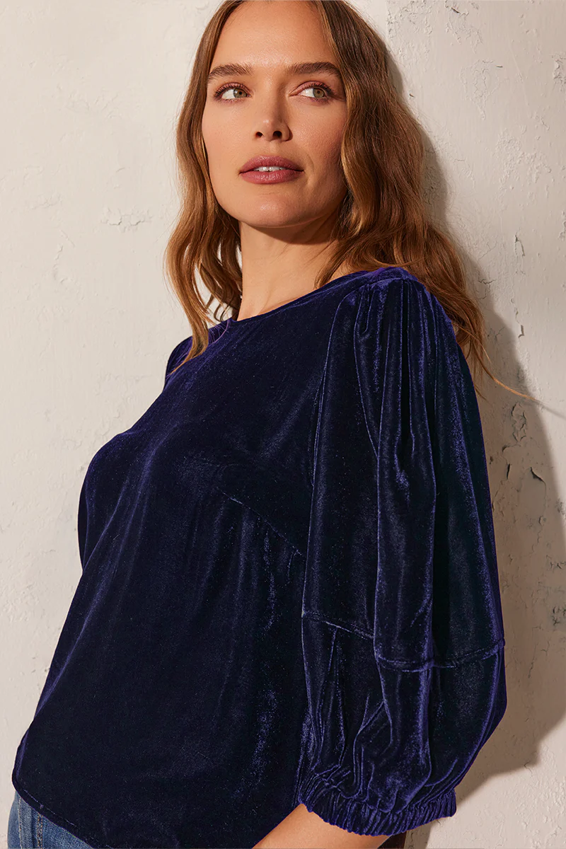 NANCY SILK VELVET TOP IN NAVY - Image 3