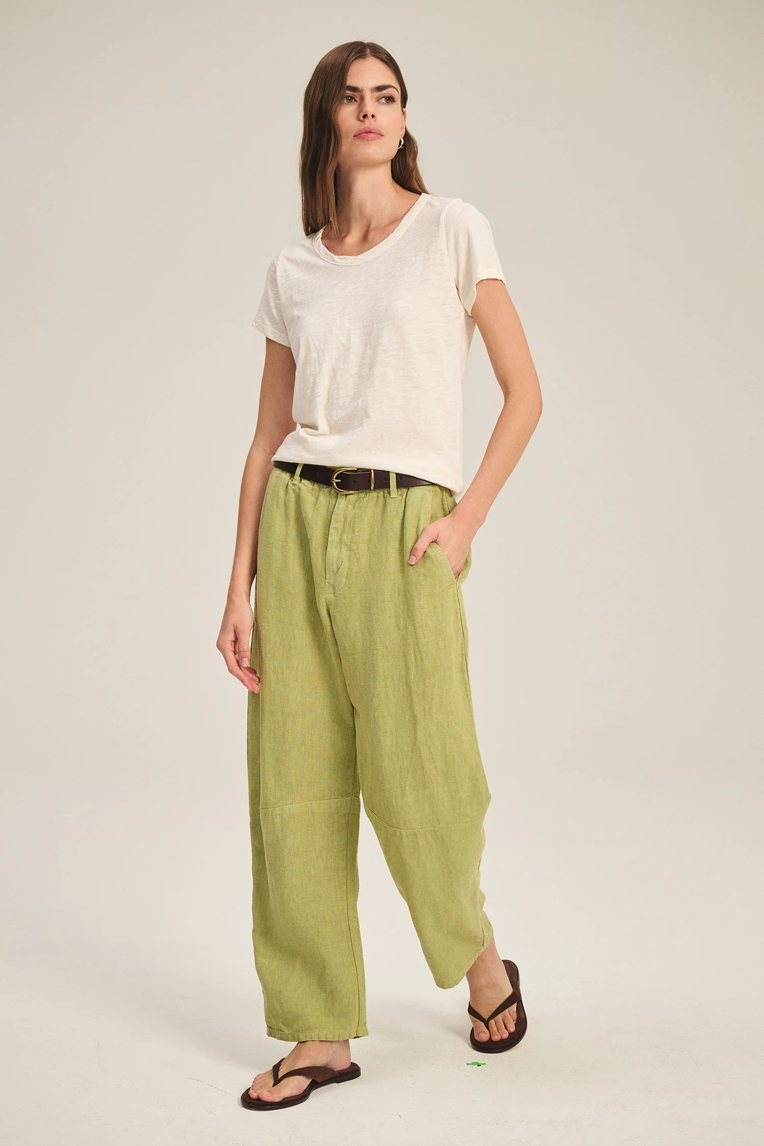 TAYLOR HEAVY LINEN TROUSER IN MOSS - Image 3