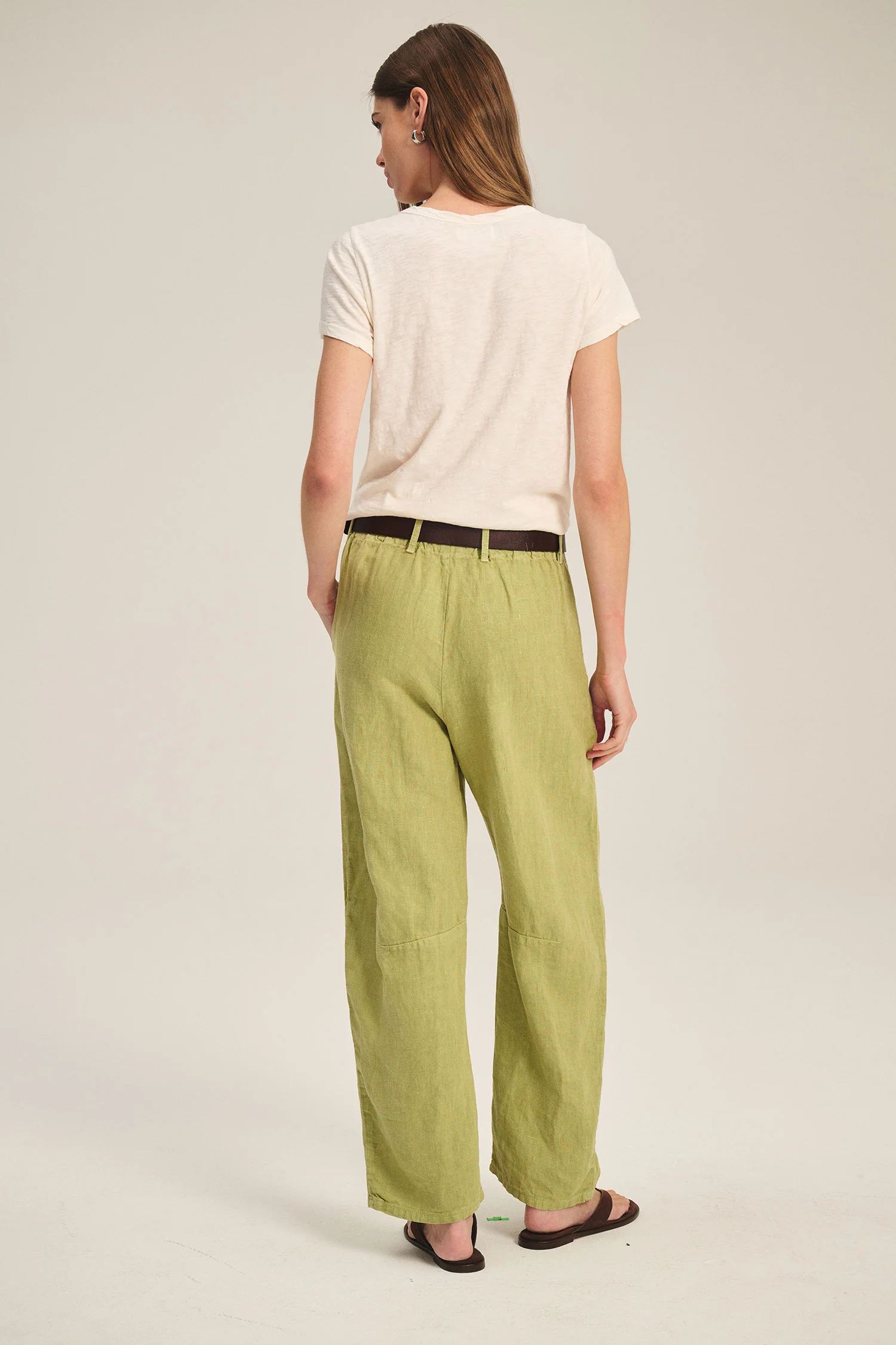 TAYLOR HEAVY LINEN TROUSER IN MOSS - Image 4