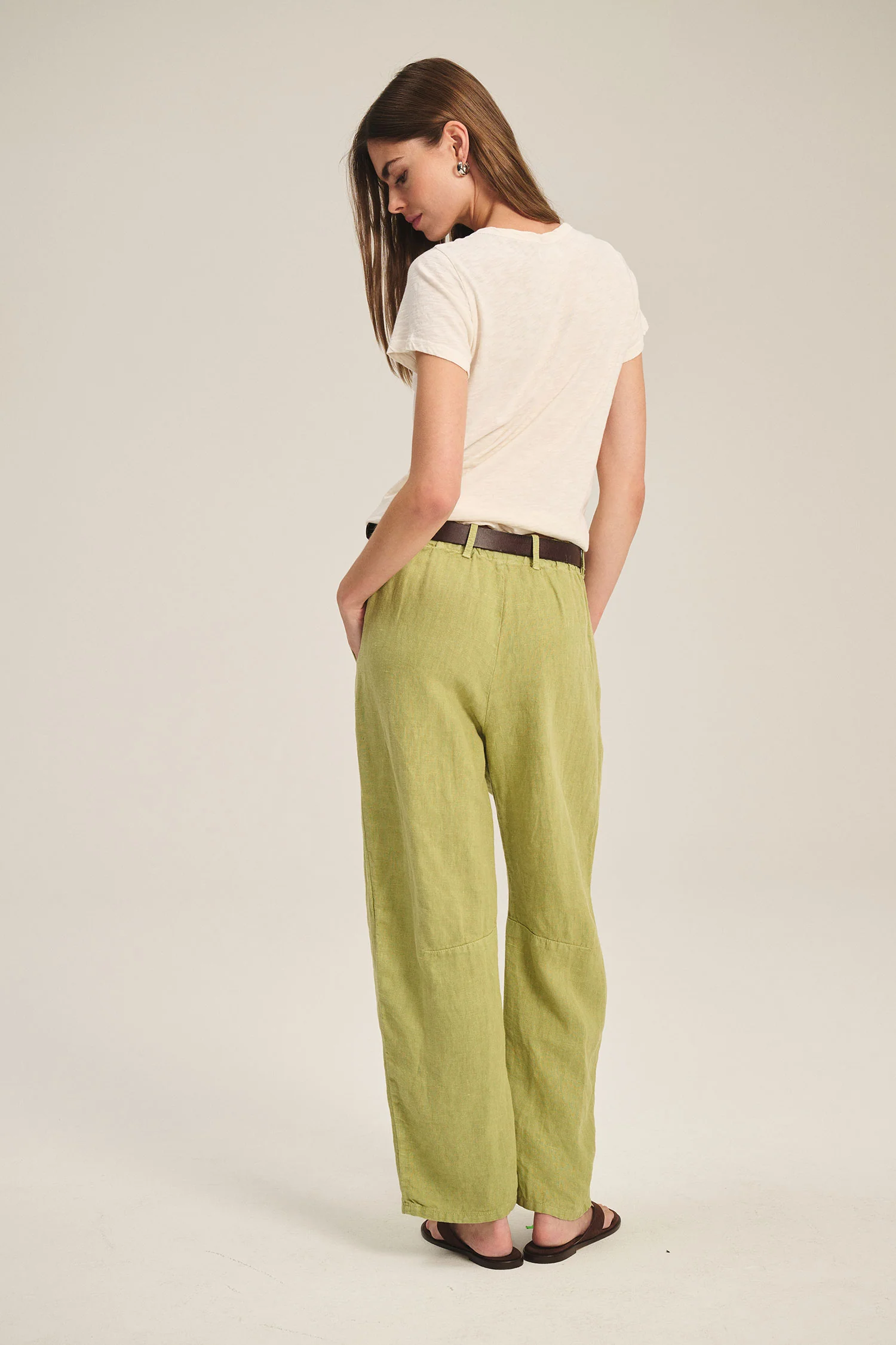 TAYLOR HEAVY LINEN TROUSER IN MOSS - Image 6