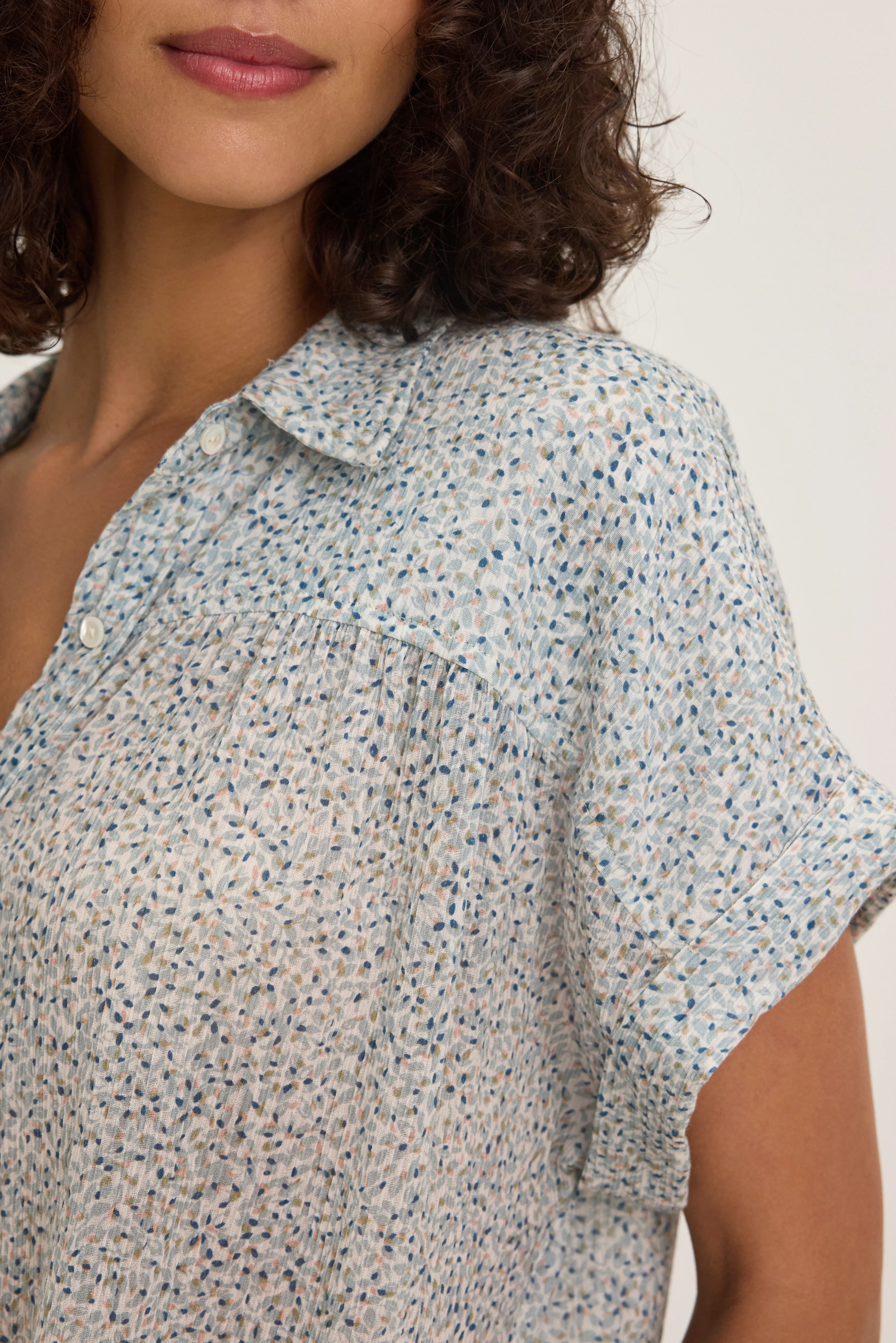 TIGE PRINTED CRINKLE COTTON GAUZE TOP IN SEAFOAM - Image 4